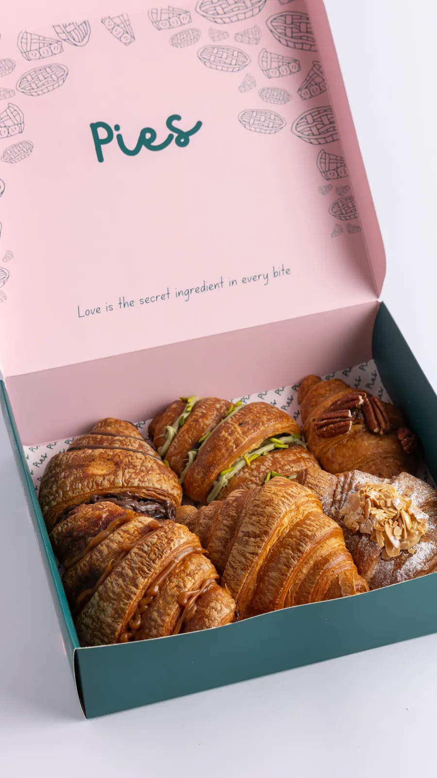 Mix Box of croissants