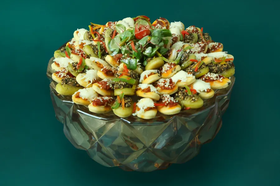 Tray mini manakish