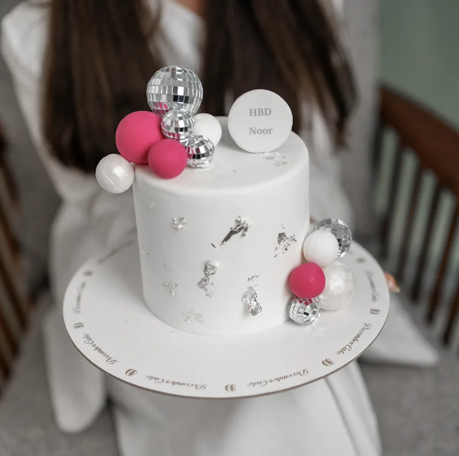 Elegant Disco Cake white 6inch mix chocolate vanilla