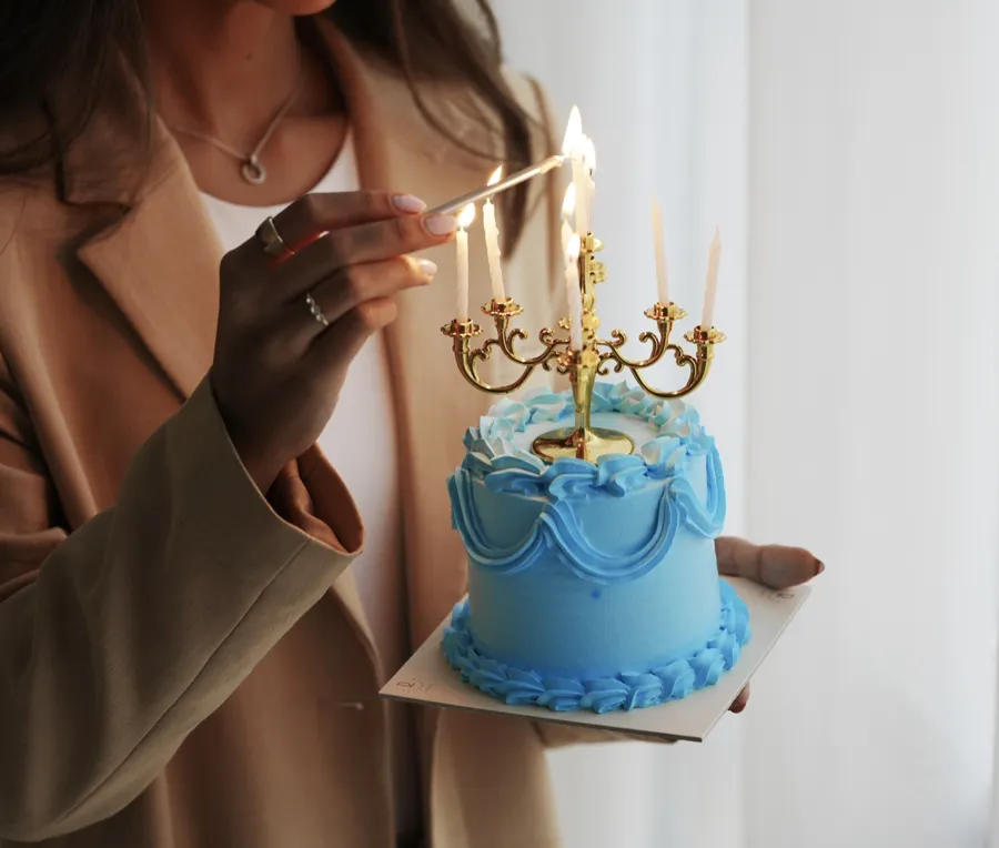 Small blue cake cream with candle 4inch mix chocolate vanilla