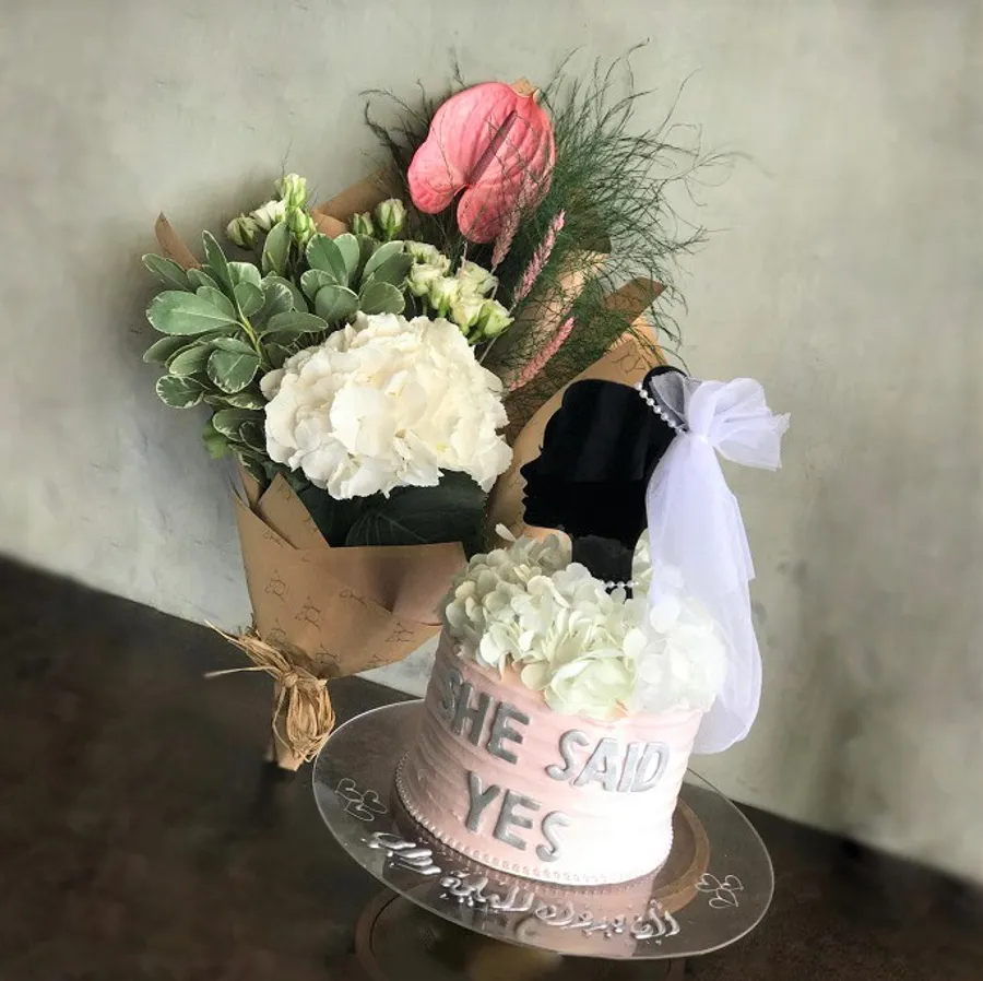 BUNDLE BRIDAL CAKE
