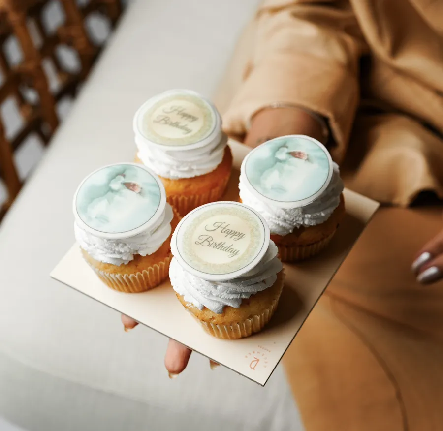 4pic cup cake with photo