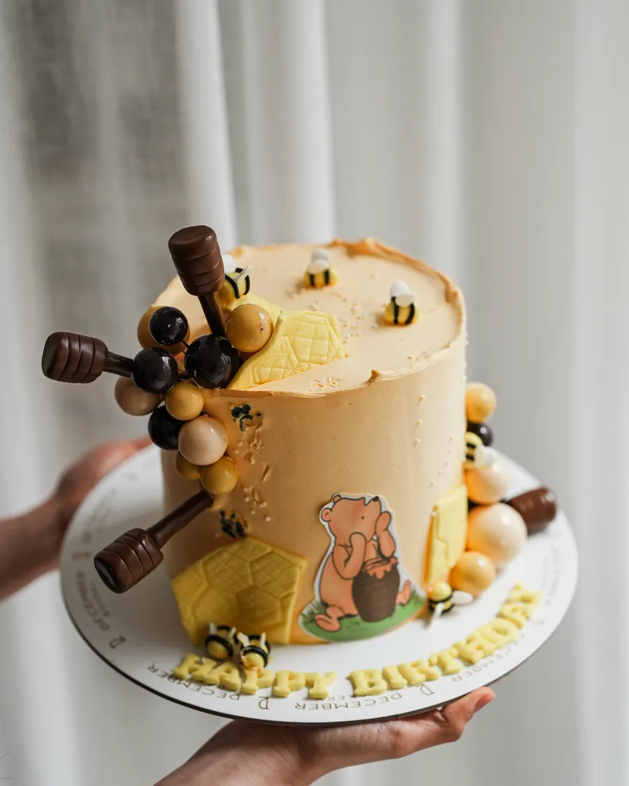 Honey 🍯 booh cream cake 6 inch mix chocolate vanilla