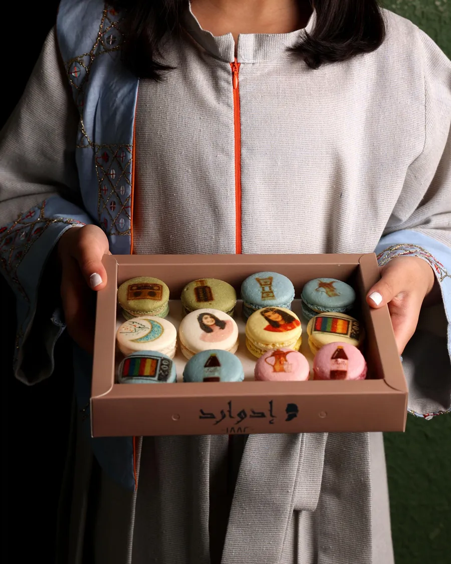 Box 12 pcs mix macaron with printing
