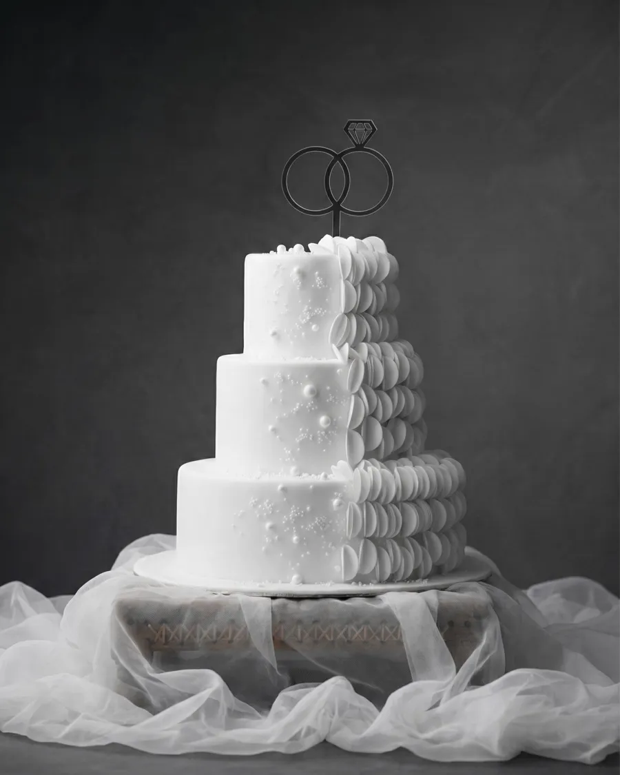 D2 white elegant cake 3 layer