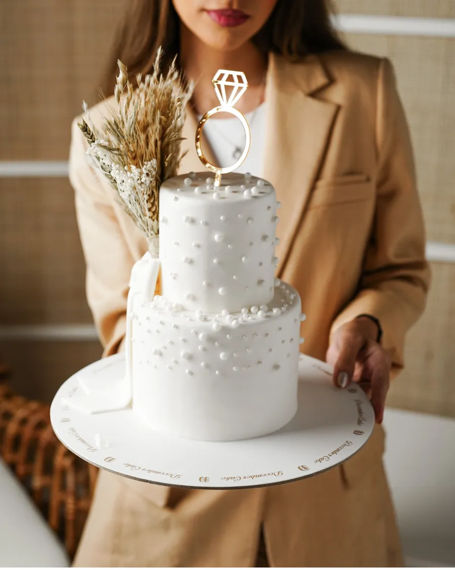 Double White Cake w/SMALL Gold Ring 💍& Dried Flowers and 6inch chocolate vanilla