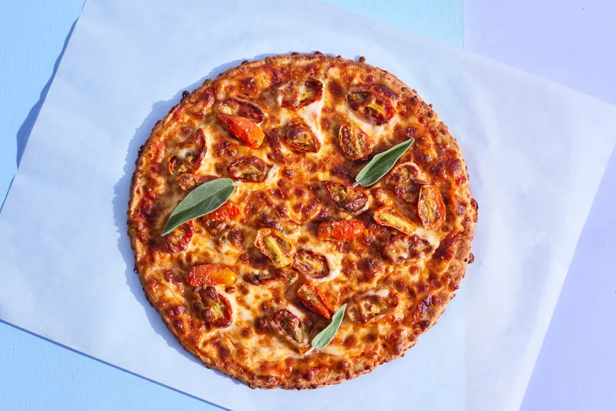 Keto margherita pizza