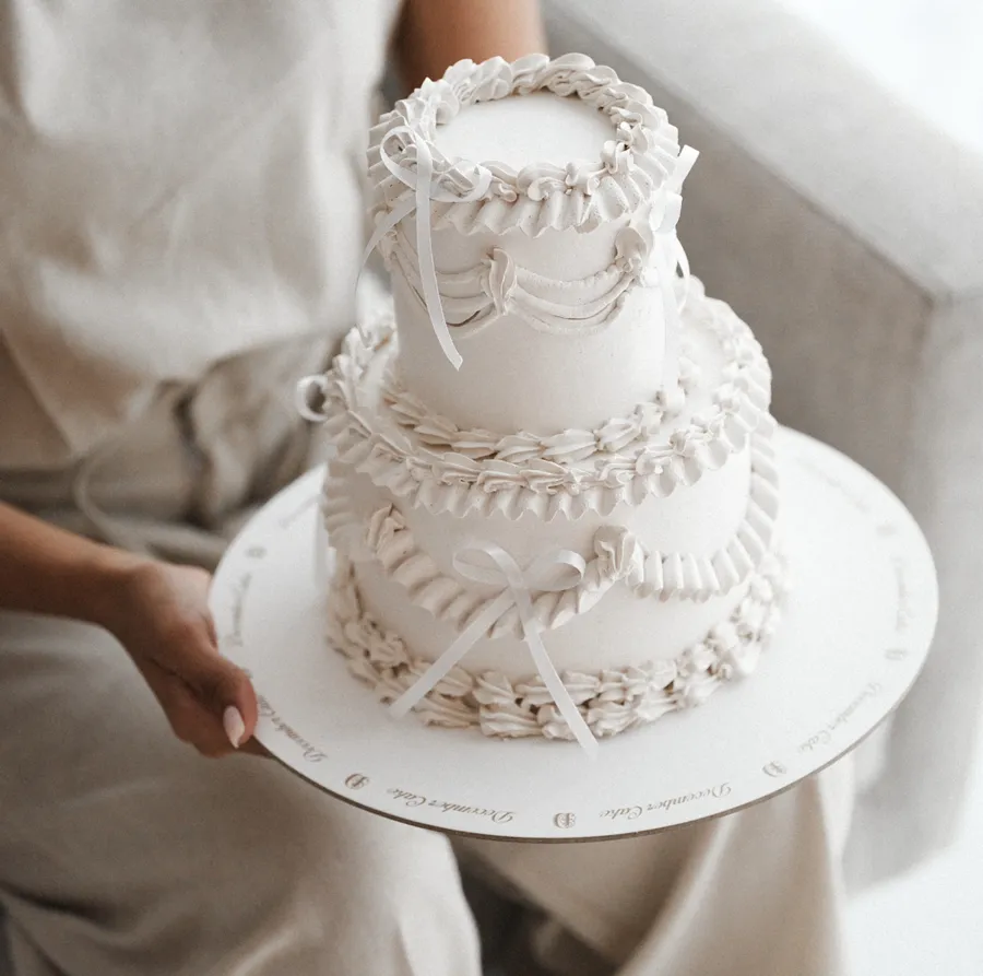 Double white cream cake ribbon white 6inch mix chocolate vanilla