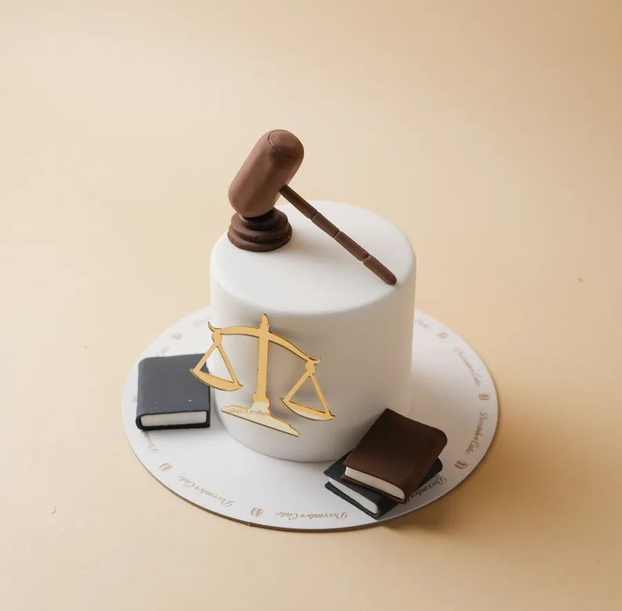 Lawyer cake 6 inch mix chocolate vanilla