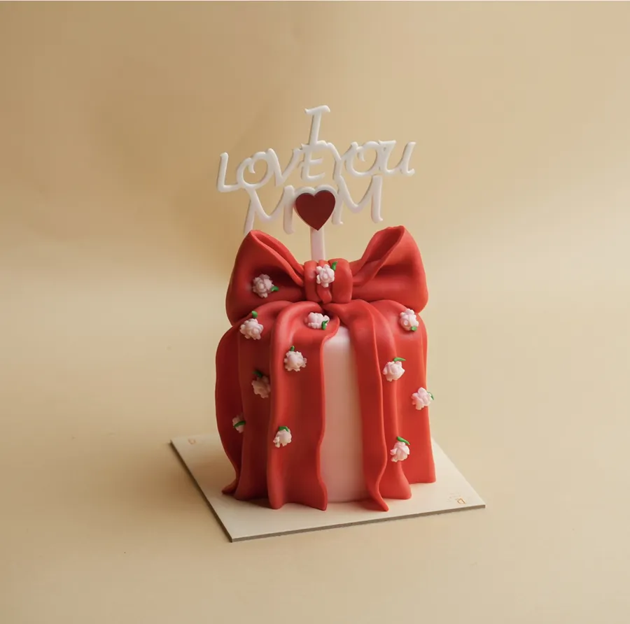 Small red ribbon cake love you mom 4inch