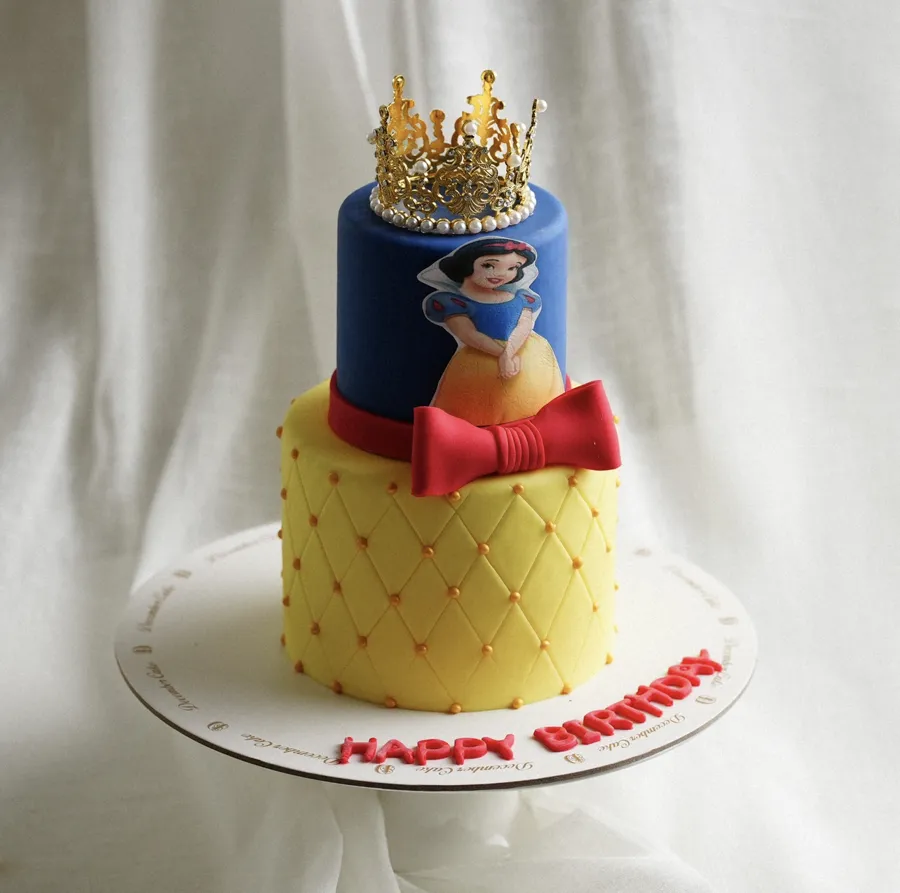 Double cake 6 inch Snow White mix chocolate vanilla