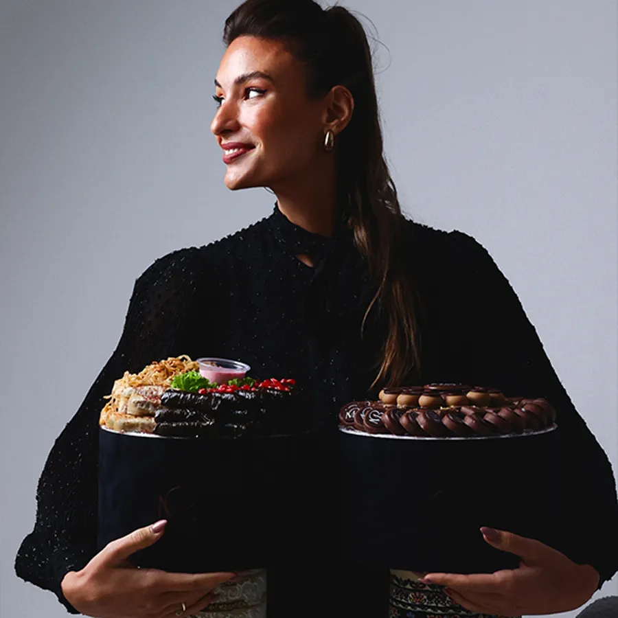 MB036-Offer Stand Chamois Black & Chicken Roll with Vine Leaves
