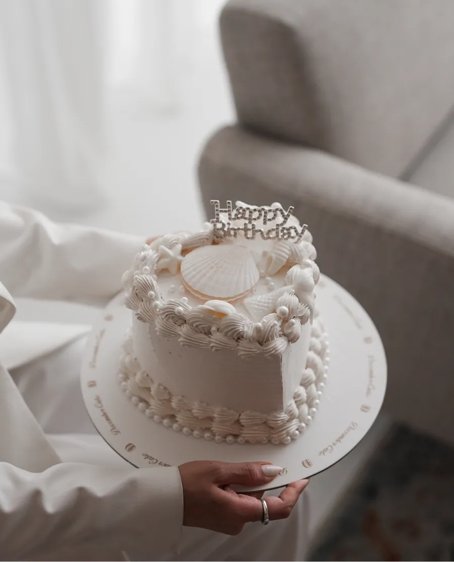 Hearts Seashell Cake 6inch mix chocolate vanilla