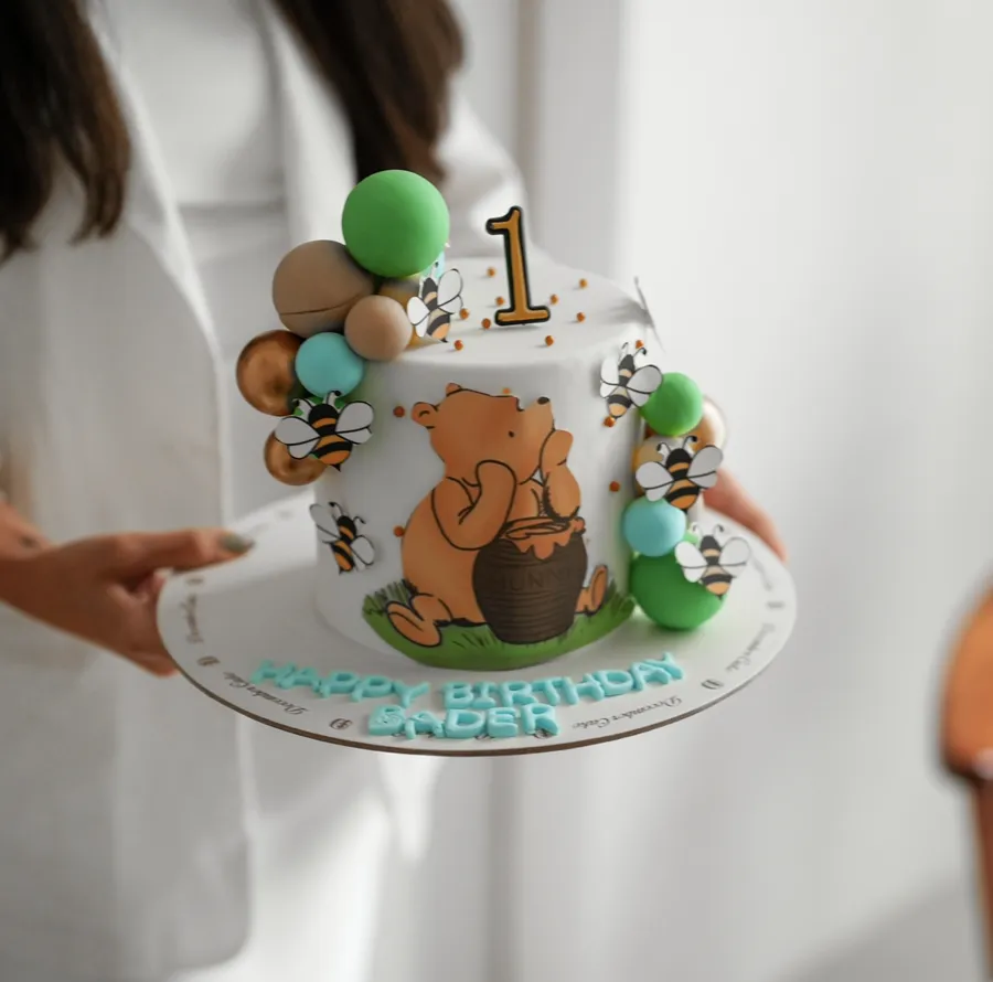 Honey Pooh White Cake w/Balls 6inch mix chocolate vanilla