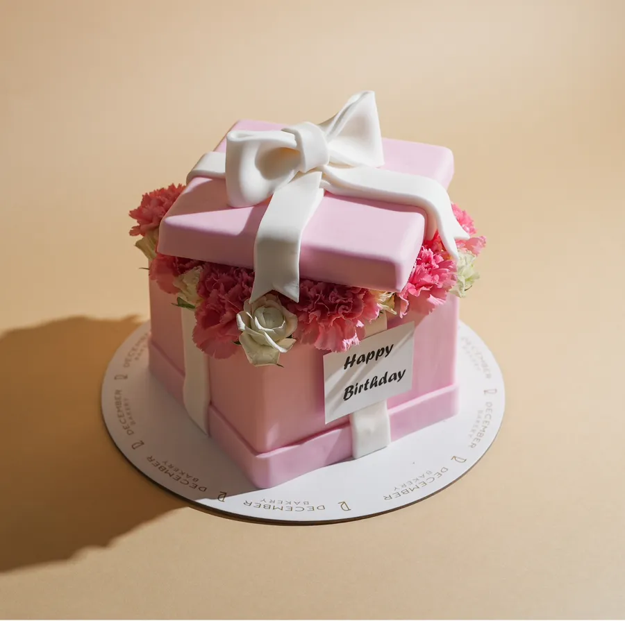 Pink box gift cake medium mix chocolate vanilla