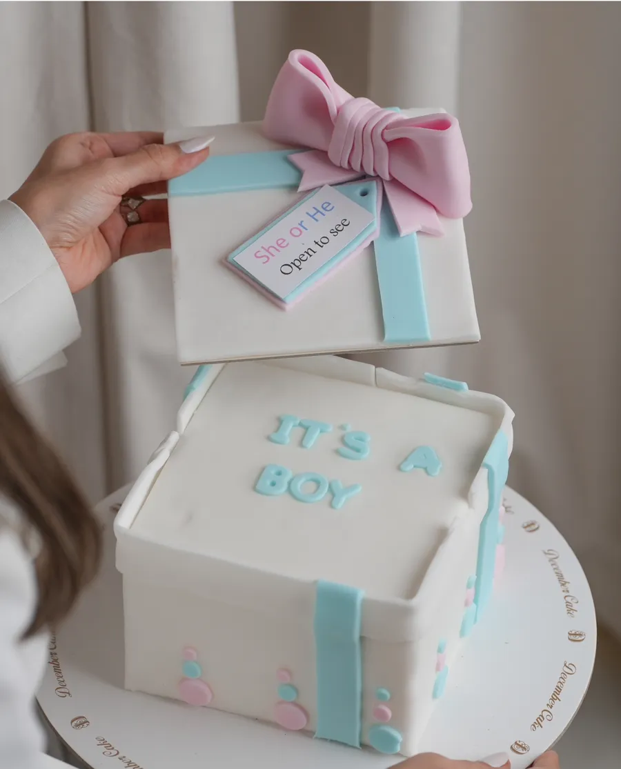 Gift box she or he open to see