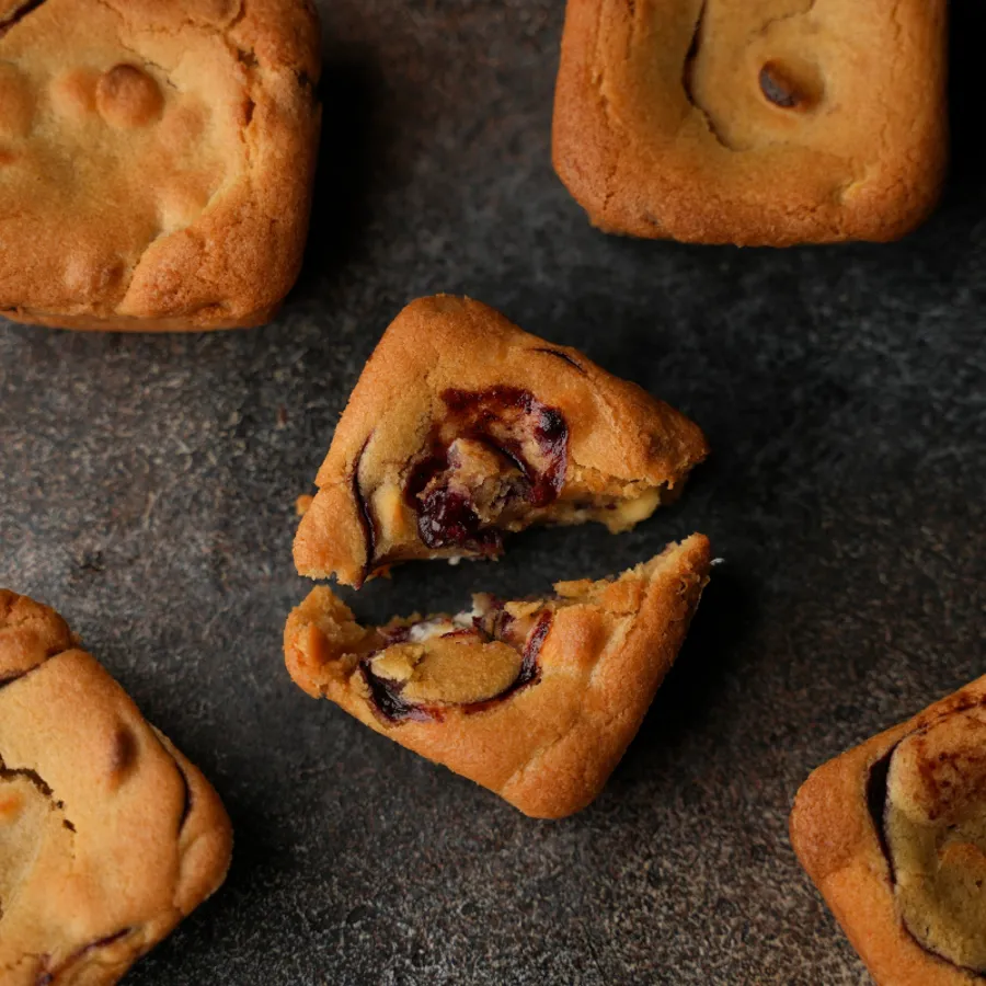 Berries Jam Blondie