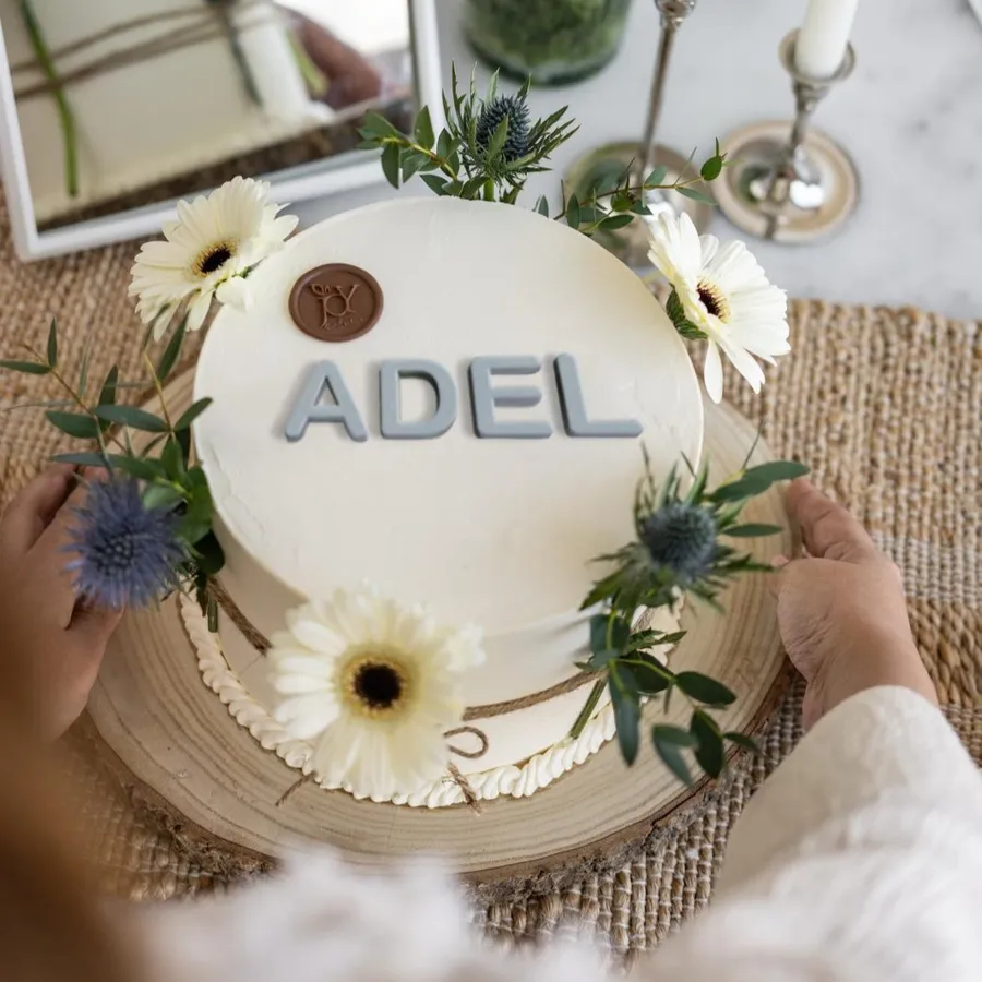 Wreath In White Gerbera