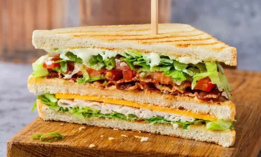 Club Sandwich Roast Beef, Turkey, Egg