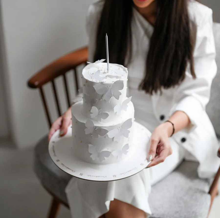 Double White Cake Butterfly White 6inch mix chocolate vanilla