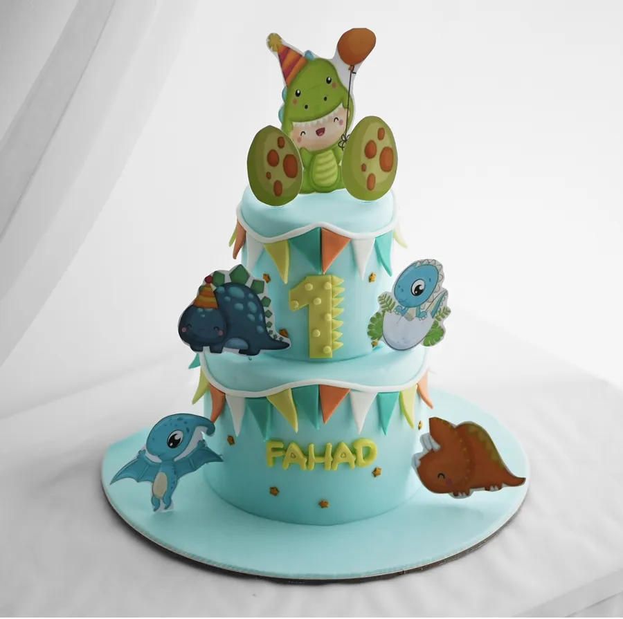 Double Dinosaurs cake 6 inch mix chocolate vanilla