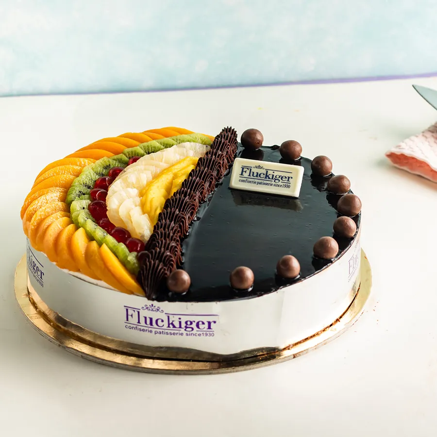 Half cream Half Chocolate cake 25cm Round