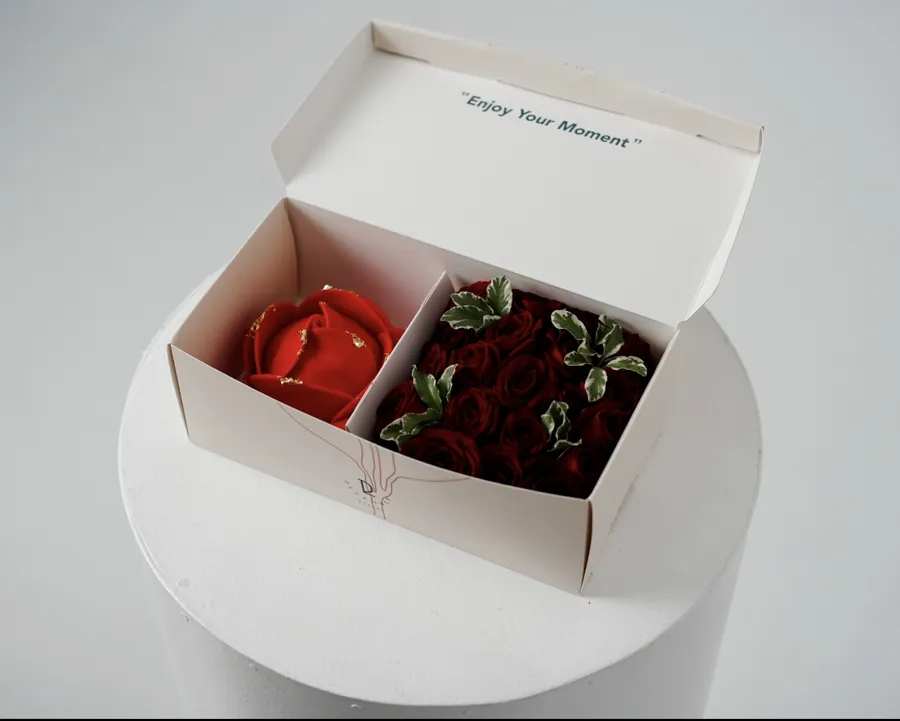 Enjoy your moment box mini red flower cake w flower