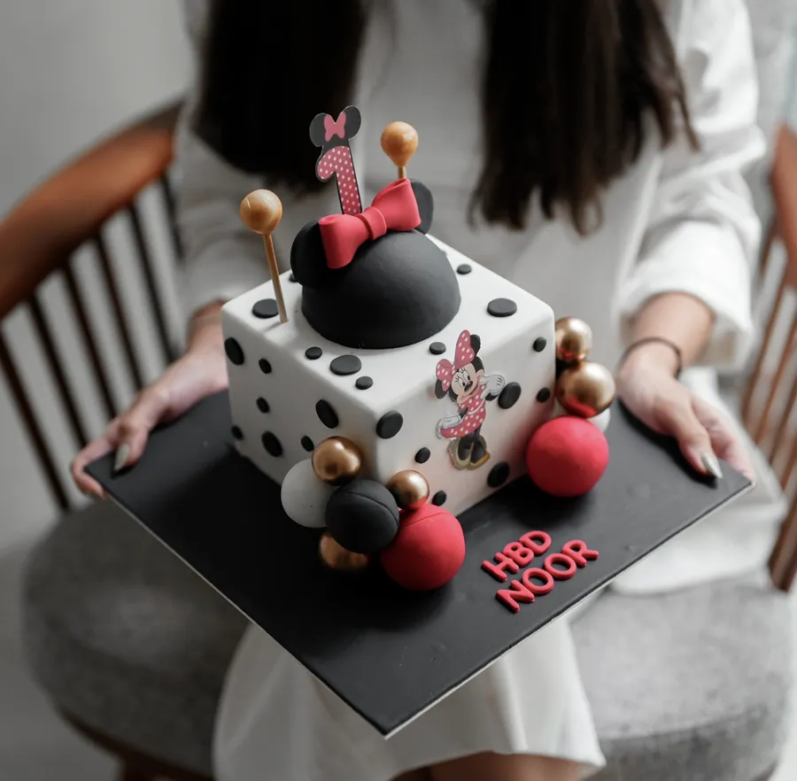 Square cake mini mouse mix chocolate vanilla