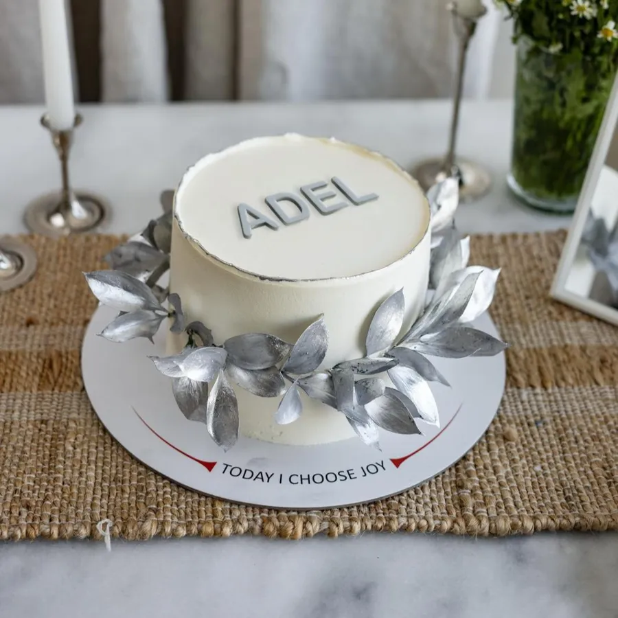 White Crown Cake