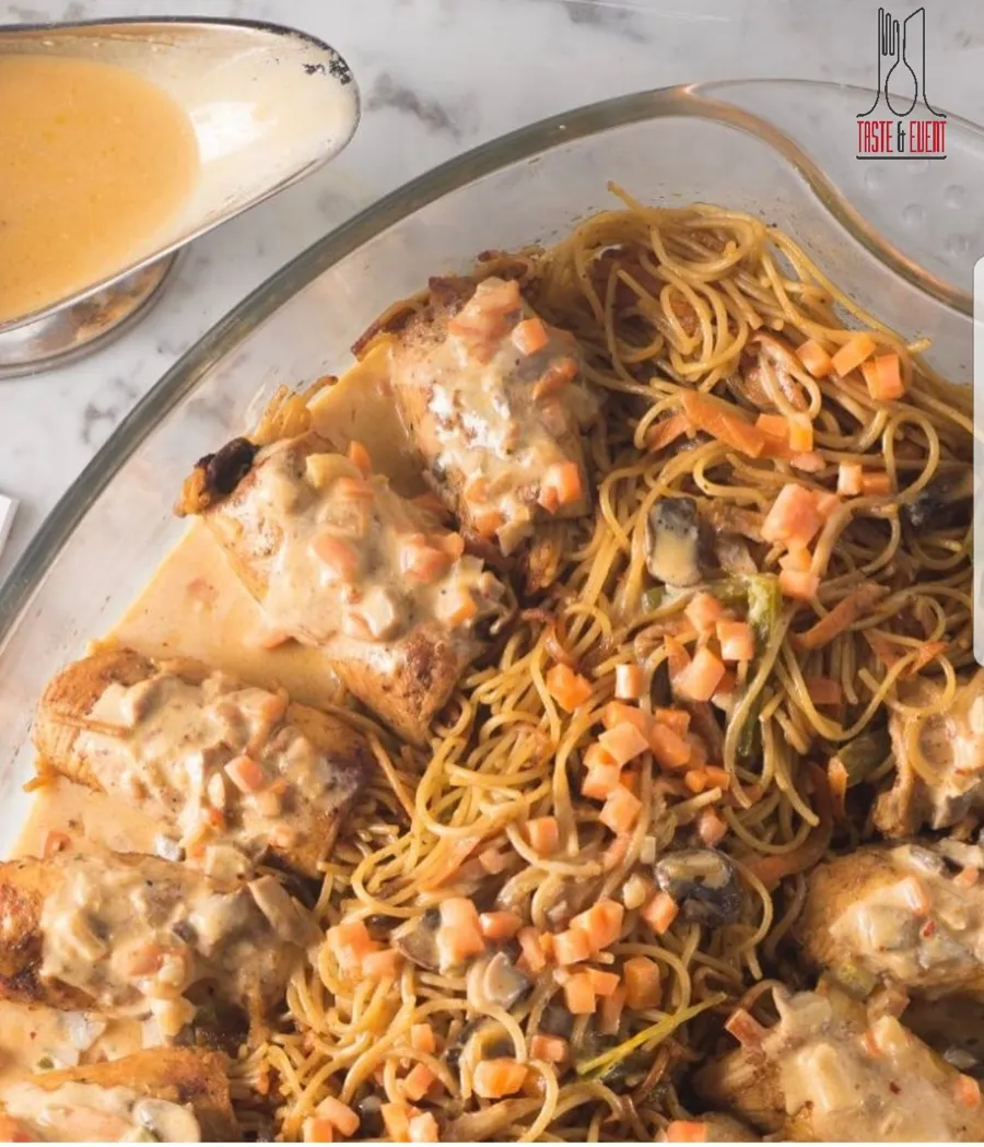Chicken rolls stuffed with spaghetti and vegetables with cream