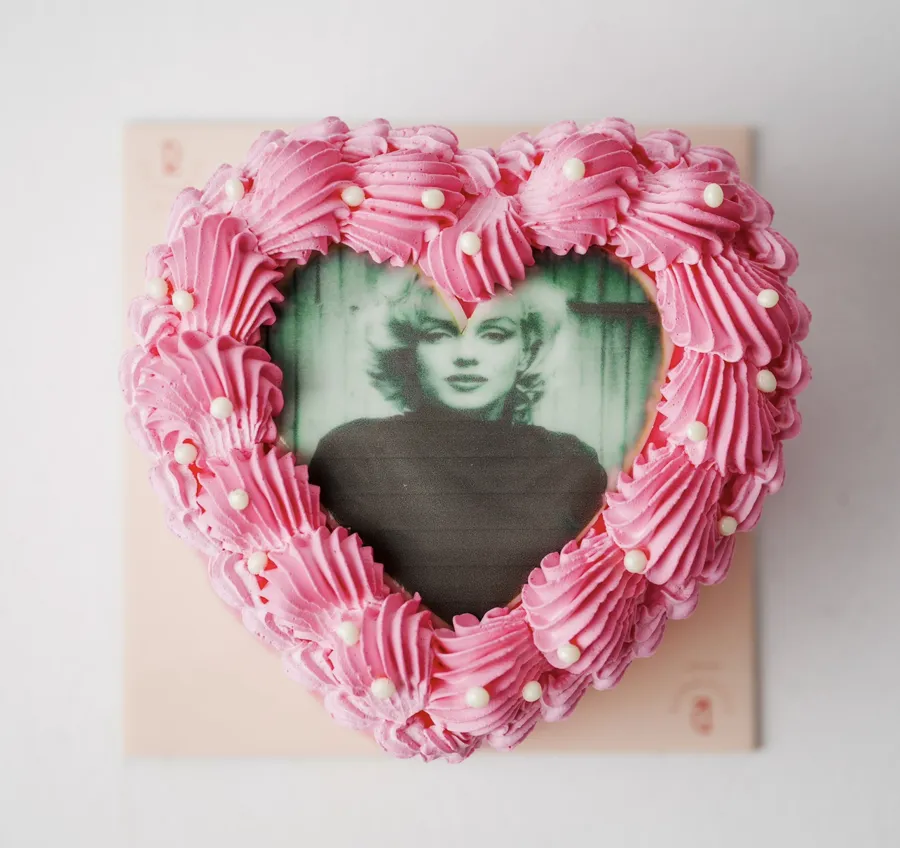 Pink hearts small 4inch with photo mix chocolate vanilla