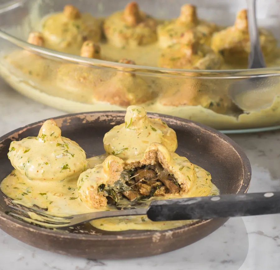 Chicken balls with mushroom and cream