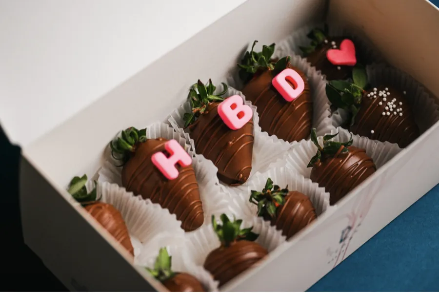 Enjoy Your Moment Box Strawberry with Chocolate 10pcs.