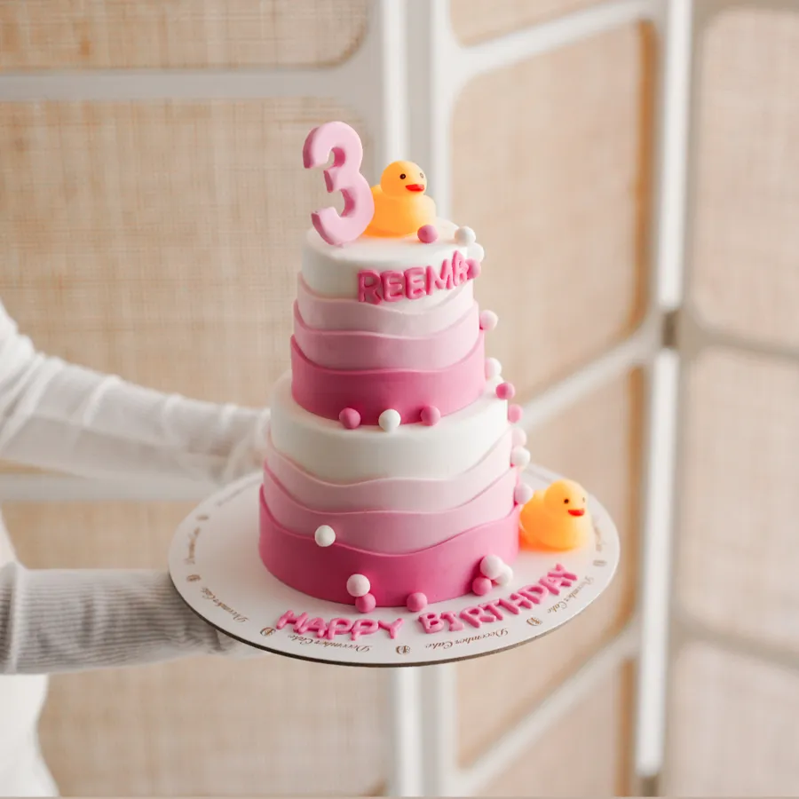 Pink duck cake 6inch double mix chocolate vanilla