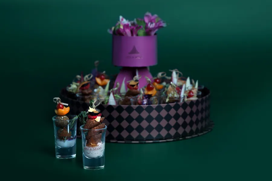 24 glasses with flowers