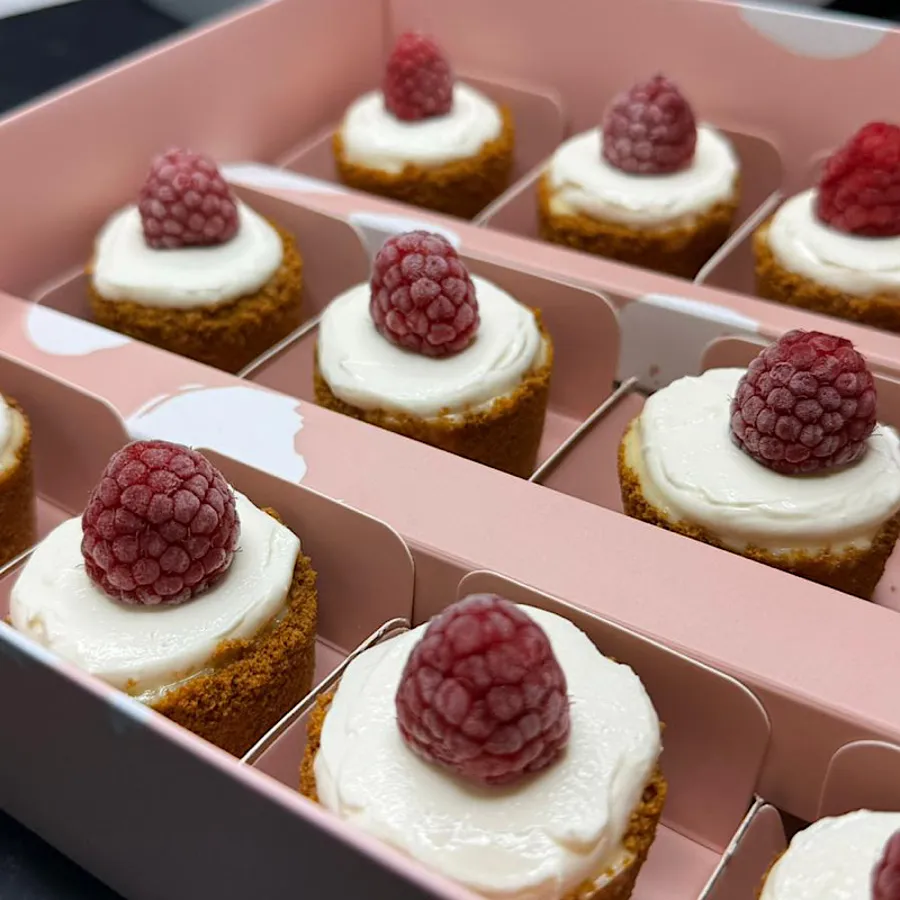 Mini raspberry cheesecake