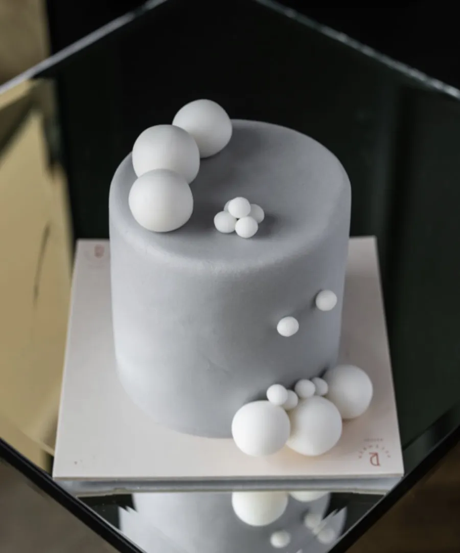 Mini grey cake 4inch mix chocolate vanilla