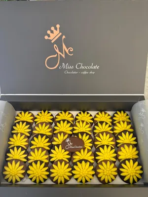 Al Arfaj Flower Chocolate Box